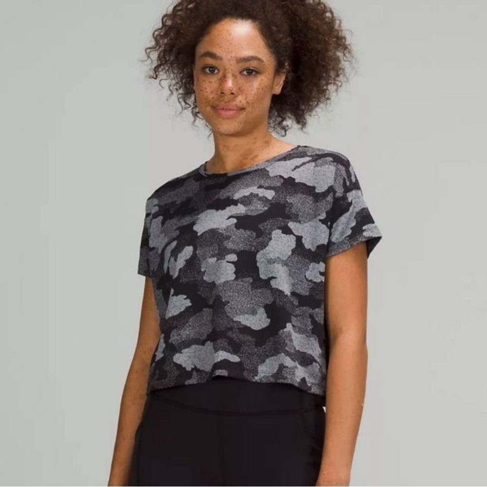 LULULEMON Cates SS Training Tee in Heritage Speckle Camo Jacquard Black Rhino
